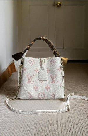 Louiss Vuittonn Bucket Bag with Branded Box AV201(Scentiq)