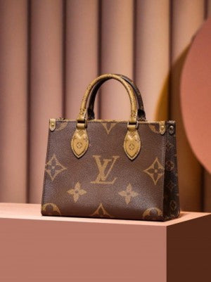 Louiss Vuittonn LV On The Go PM with OG Box & Coin Pouch (Scentiq)AV209