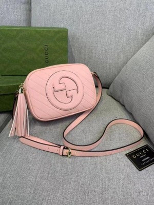 Guccii Pebbledd Leather Soho Disco Crossbody with Box (Scentiq)AV177